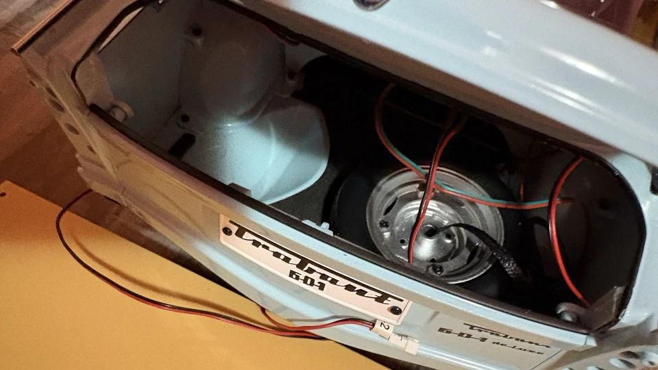 Modellauto 1:8 Trabant 601 de Luxe hachette Bausatz mit Hänger - Bild 4 von 4