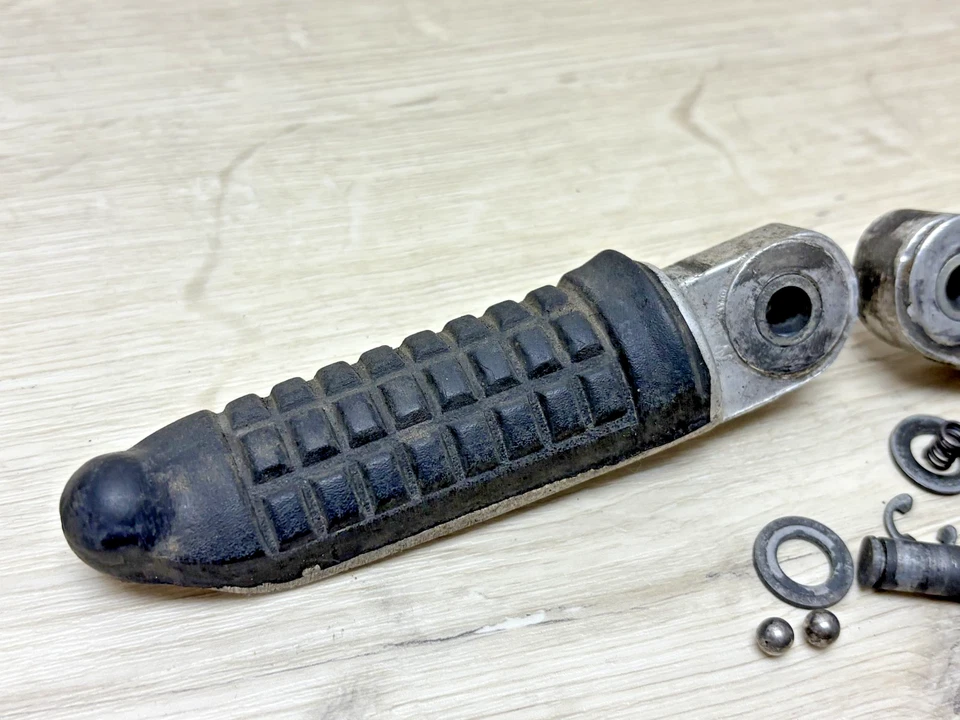 1988 - 1996 GSX600F 600 Katana Suzuki 原始设备制造商 左后乘客钉 脚钉 — 第 4/4 张图片