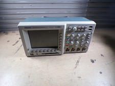 TEKTRONIX TDS 3034B COLOR DIGITAL OSCILLOSCOPE