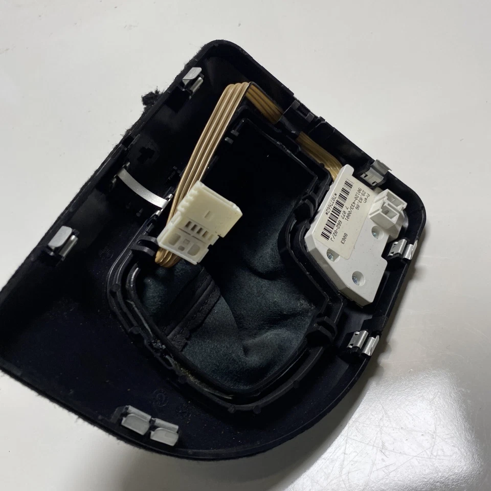 BMW 530i 2004-07 Indicador de posición de cambio y embellecedor de cubierta de maletero de cambio K233 Foto 4 de 4