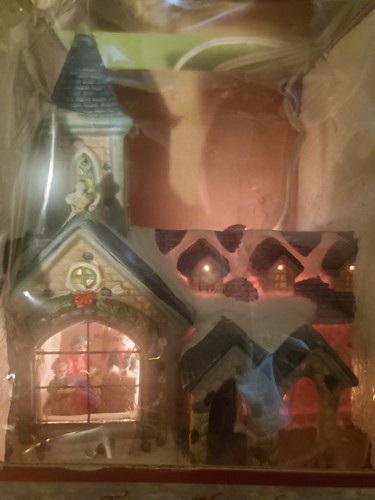 Enchanted Christmas Village Town Church  **Lighted Inside Scene - Bild 1 von 5