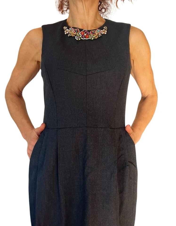 Vestido midi sin mangas gris carbón JASON WU OTOÑO 2011 escote con joyas 4 Foto 3 de 4