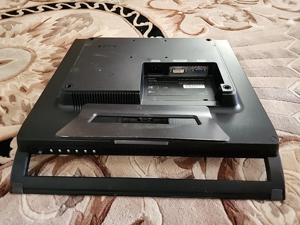 19 Inch Computer Monitor - Image 2 of 2