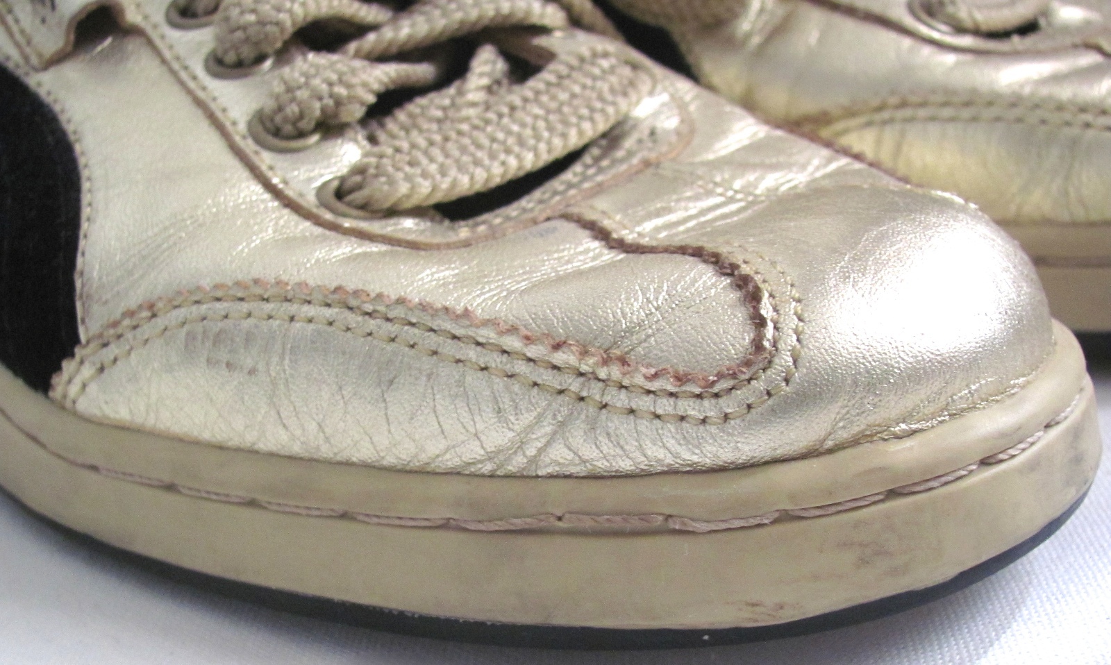 Unisex PUMA by MIHARA YASUHIRO Gold Metallic & Black Trim Fashion Sneakers-US 7