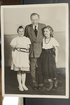 Foto Portrait Theaterschauspieler Kinder Mädchen Regisseur Kostüm Wien Bayern