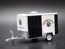 CHP CALIFORNIA HIGHWAY PATROL SMALL CARGO TRAILER 1:64 SCALE DIORAMA MODEL CAR
