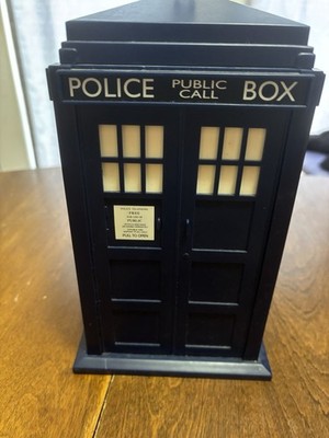 Dr. Who Tardis Plastic Model Cookie Jar inc batteries, lights and sound all work