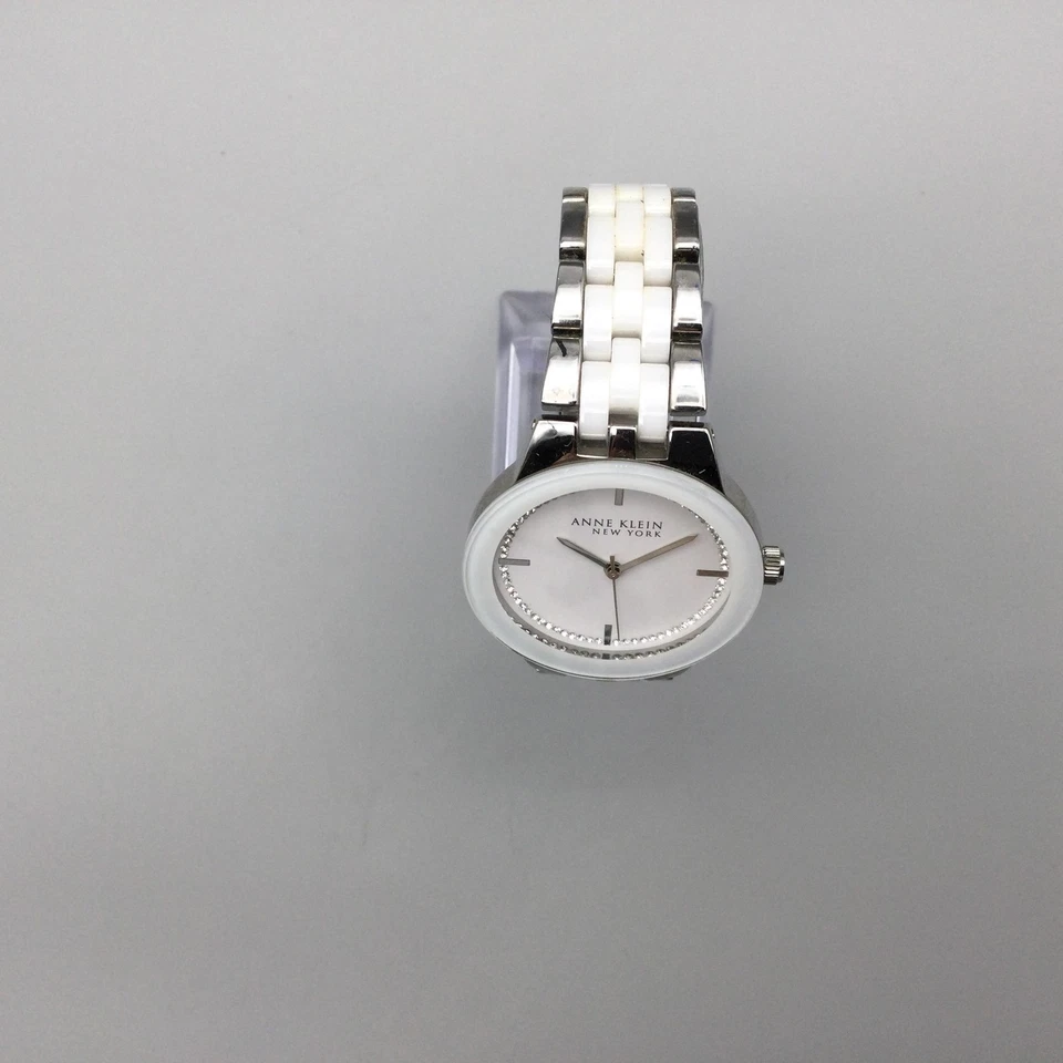Anne Klein 手表女式 34 毫米白色表盘银色水晶口音全新电池 7 — 第 4/4 张图片
