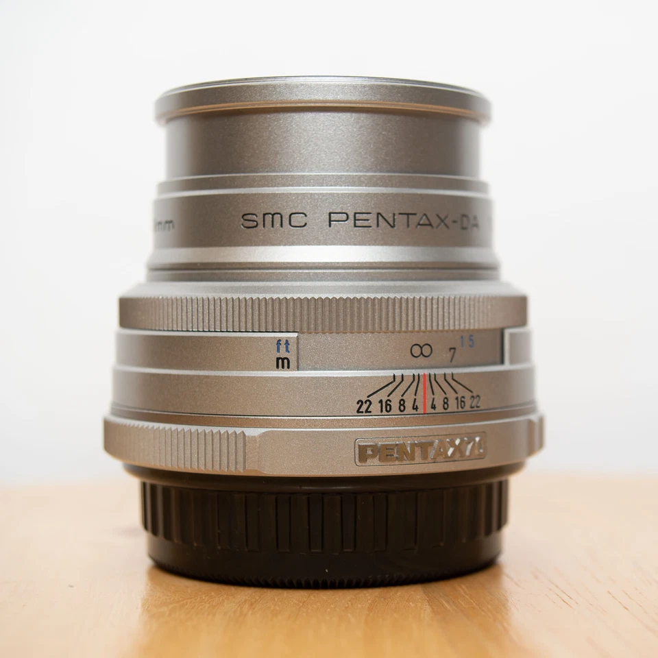 Raro plata SMC Pentax-DA 70mm f/2.4 Limited Foto 2 de 4