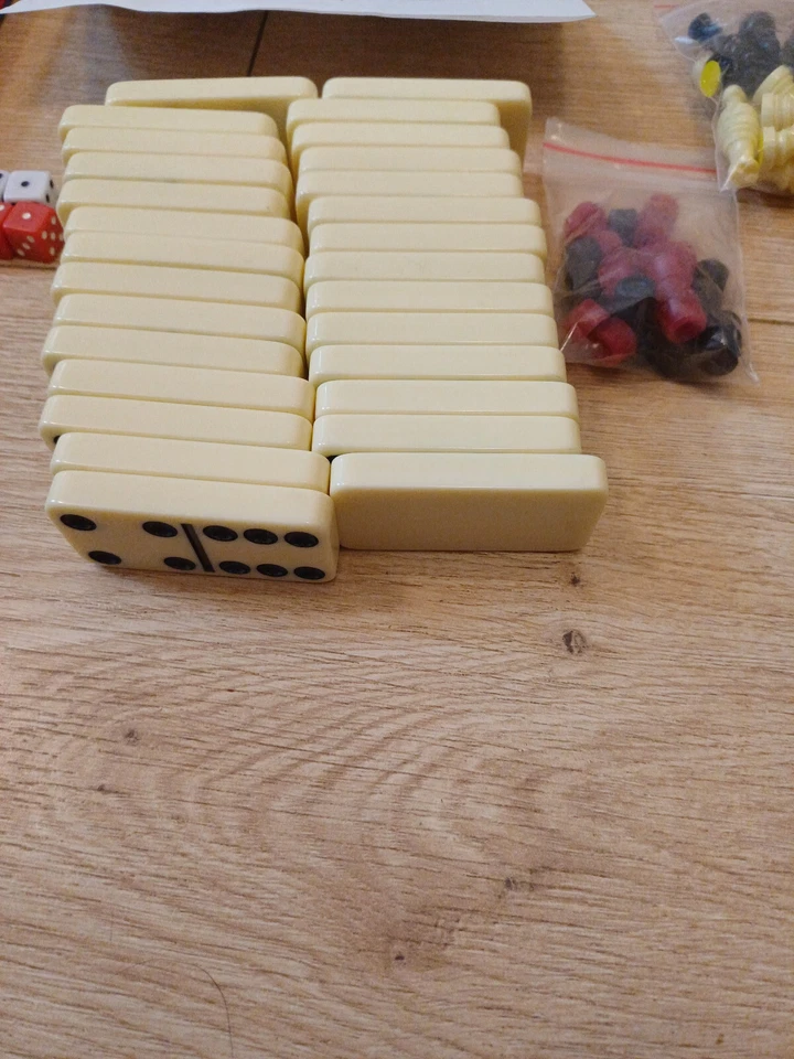 Backgammon, Dominoes, Chess, Checkers Set with Carry Case VGC 100% Complete - Image 3 of 4