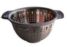Pampered Chef 2.5 Qt Stainless Steel Colander No-Slip Bottom Silicone Handles