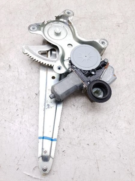 06-13 REGULADOR VENTANA PUERTA TRASERA LADO CONDUCTOR LEXUS IS250  Foto 2 de 4