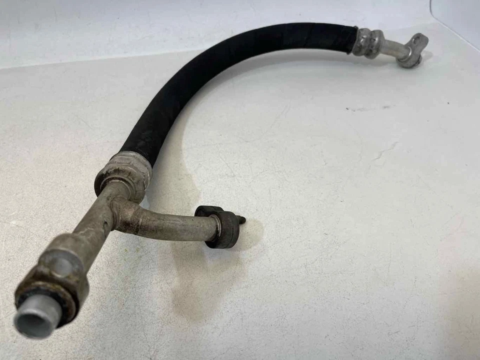 Manguera de succión para aire acondicionado Chevrolet Suburban 1500 2007-2014 5,3 L OEM Foto 3 de 4