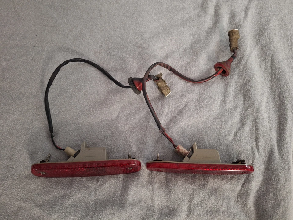 1991-1994 Nissan Sentra / NX Rear Side Marker Parking Lamps RH LH OEM Genuine - Image 4 of 4