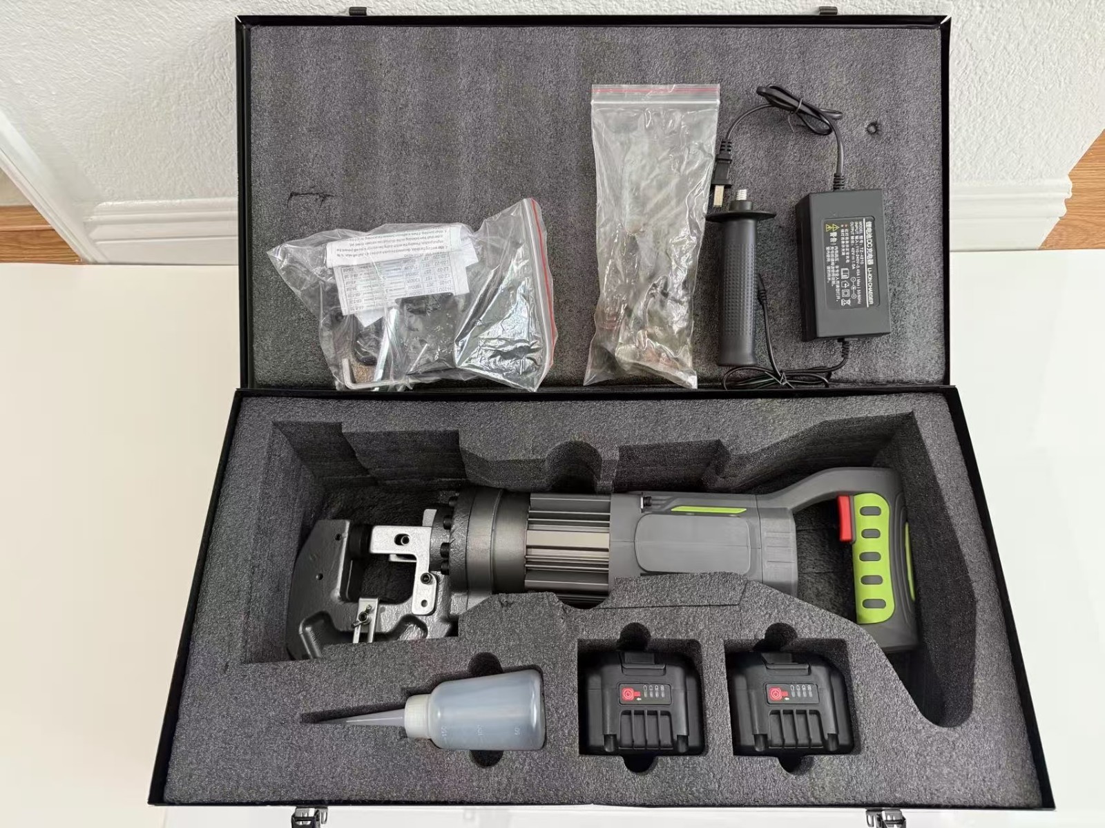 42V Cordless Electric Hydraulic Hole Puncher Kit w/ 5 Dies for Metal Sheet Steel