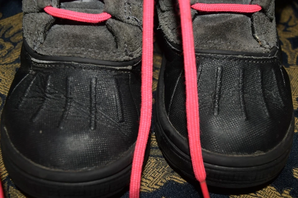 UC Girls  NIKE ACG Woodside Chukka boots black/hot pink 8C  - Image 2 of 4