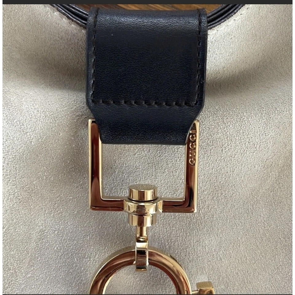 De colección, era Tom Ford, Gucci, gamuza marfil y cuero negro, hombro Jackie Hobo Foto 4 de 4