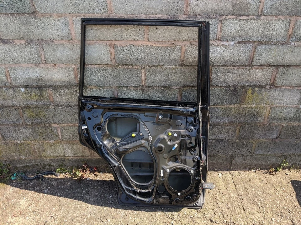 TOYOTA LAND CRUISER LC4 2003 PUERTA TRASERA IZQUIERDA NEGRA Foto 3 de 4