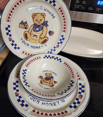 Vintage Cecil Saydah  Home Is Where Your Honey Is  2 Bowl & 2 Plate Set
