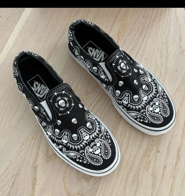 Vans Slip On Skull In Men display picture 3
