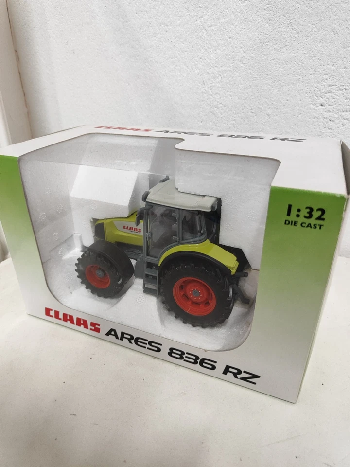 UNIVERSAL HOBBIES - 1:32 Scale - CLAAS ARES 836 RZ TRACTOR - Image 2 of 3