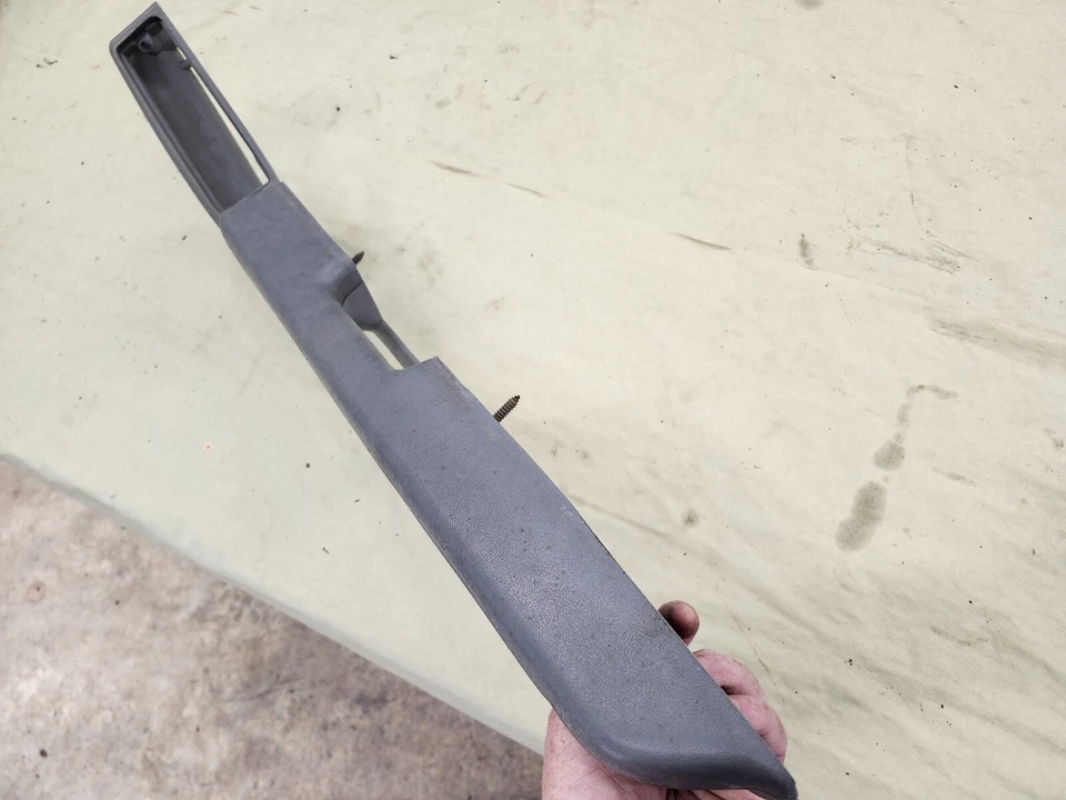 Reposabrazos panel puerta derecha Ford Mustang GT 1987-1993 Foto 2 de 3