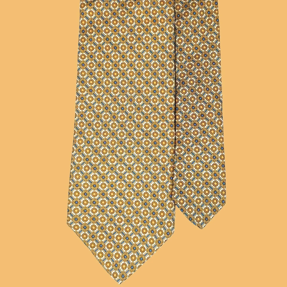Brooks Brothers 346 Cream Tie - 2 Tone Yellow Blue Floral Pattern 100% Silk Tie - Image 2 of 4
