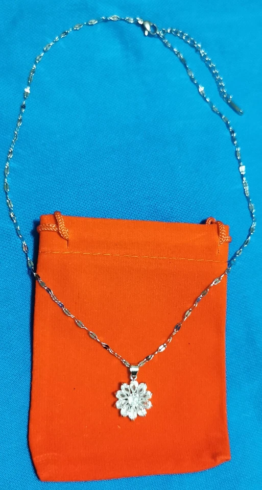 Collana con ciondolo fiore e strass da donna catenina lunga 45 + 5 cm + omaggio - Immagine 3 di 3