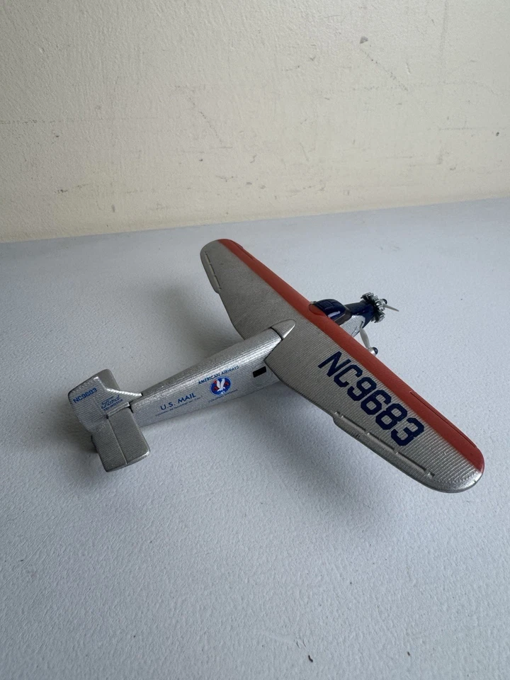 Литой под давлением настольный самолет Ford Tri-Motor NC9683 #63162 American Airways без подставки - Изображение 2 из 4
