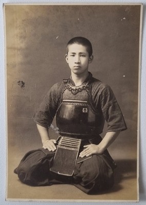 AK - Foto - Japanischer Mann / Soldat in einer Samurai Rüstung - 2.WK um 1937/45