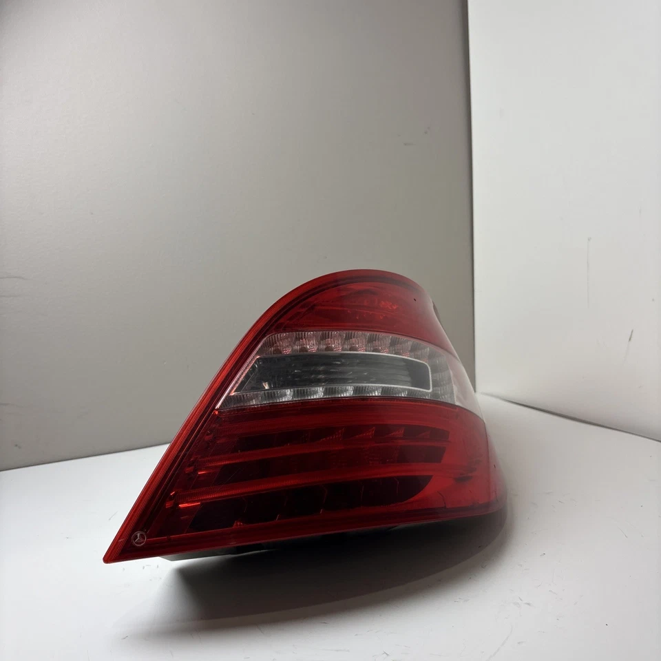 2012 MERCEDES-BENZ R350 TAIL LIGHT LAMP REAR RIGHT PASSENGER  OEM A2518202064 - Изображение 2 из 4