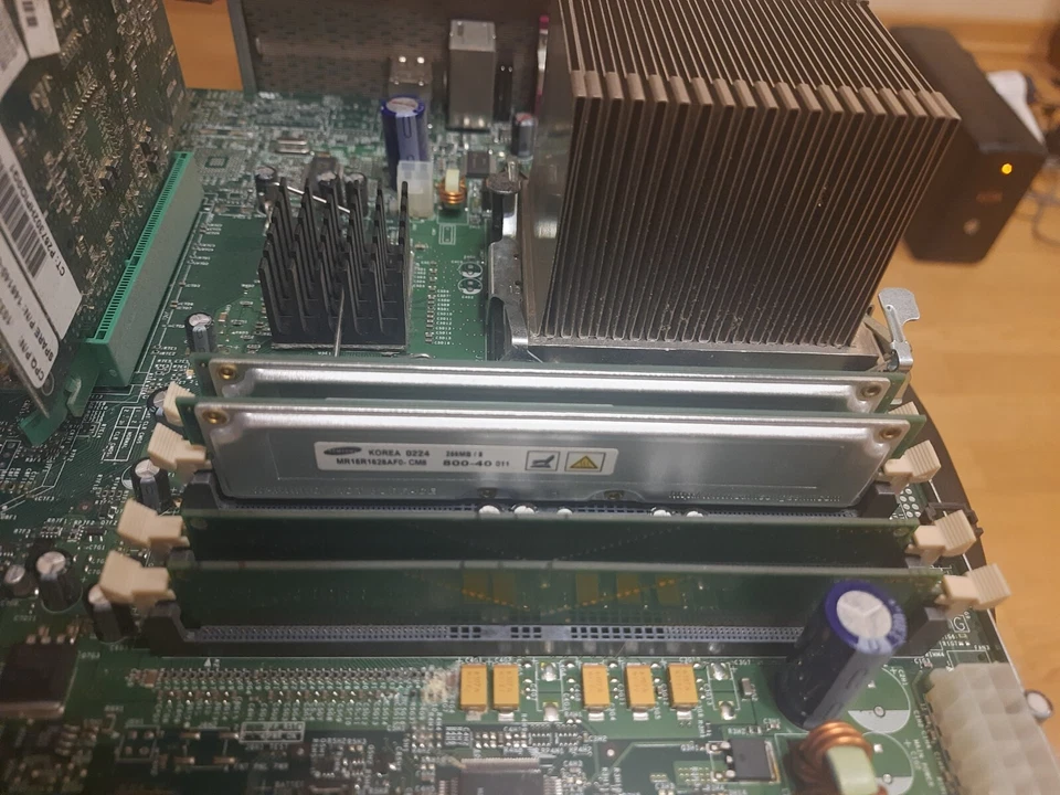 M/B Dell Dimension 8200 01T751+CPU P4 SL5YR+Heatsink+512MB RAM+I/O panel+Synergy - Image 2 of 4