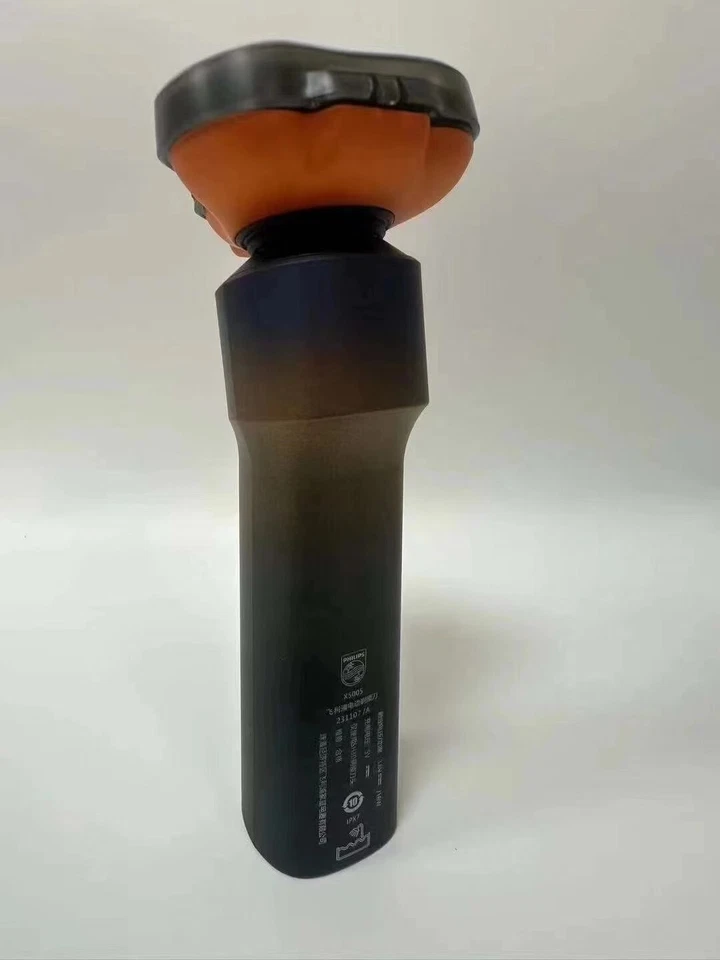 Shaver 5000X Series, Wet and Dry Electric Shaver, Skin Protect - Image 2 of 4