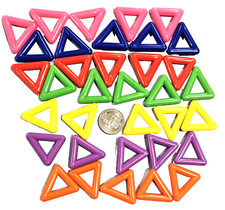 35 PAK 1.25" PLASTIC TRIANGLES PARROT BIRD TOY CRAFT DIY- FREE SHIPPING