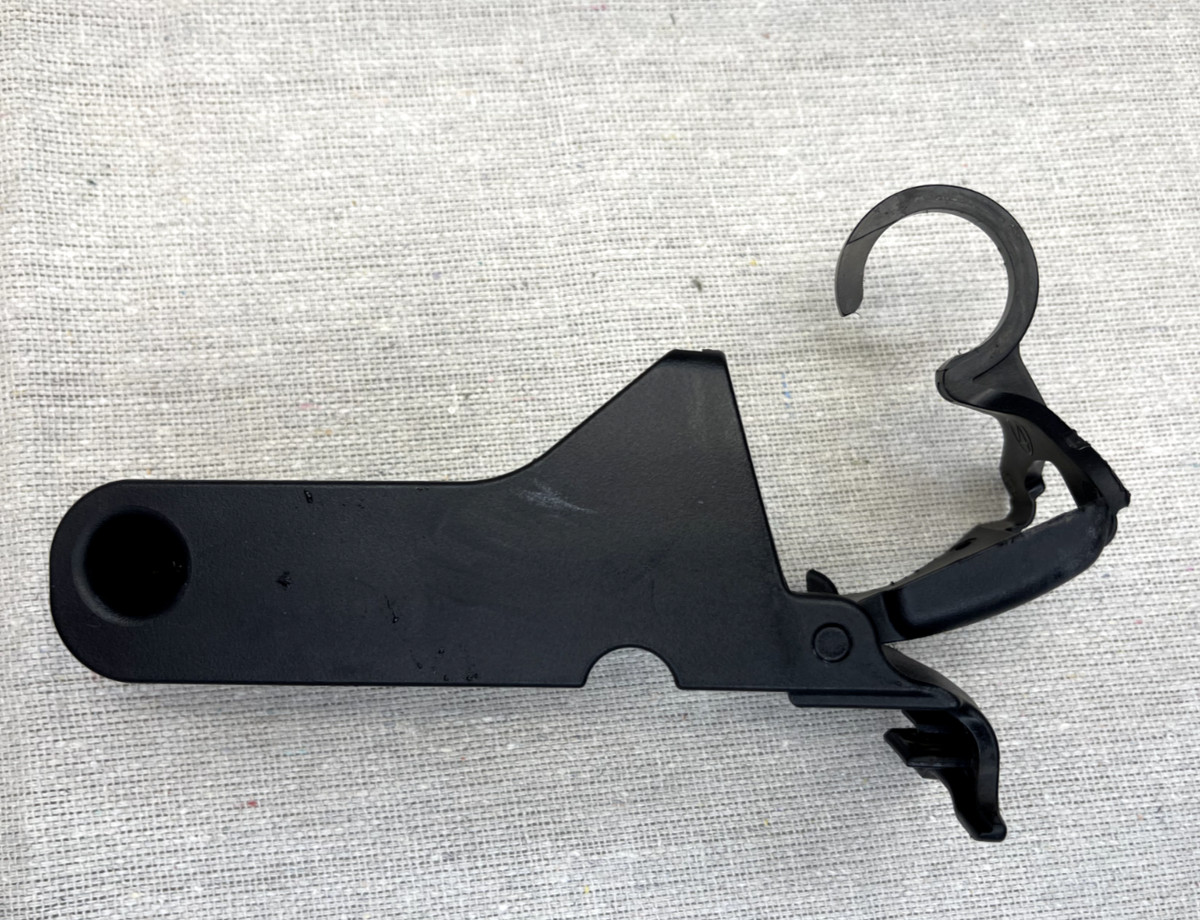 06-21 LEXUS IS250C IS350C FRONT SEAT LOWER CUSHION SHIELD LH INN OEM 71874-30020