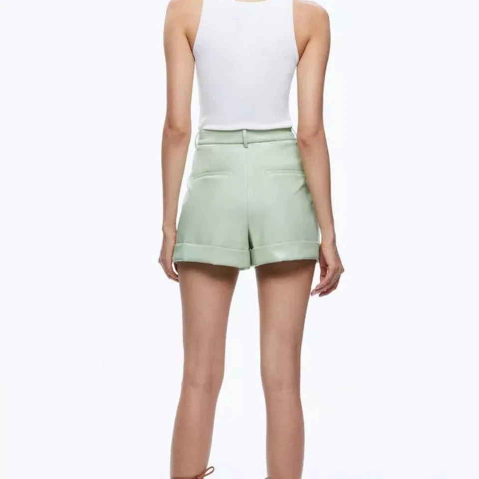 Alice + Olivia Conry 皮革打褶短裤鼠尾草绿色袖口尺寸 US 12 全新 — 第 3/4 张图片
