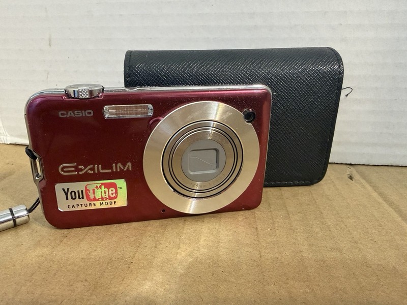 Casio Exilim EX-S10A, 10.1MP Digital Camera Red w/ Battery and SD card