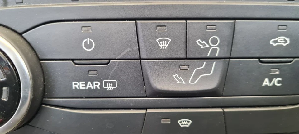 FORD FIESTA MK8 (B479) 2018 INTERIOR HEATER CONTROL PANEL HEATED SCREEN 2592183 - Image 2 of 4