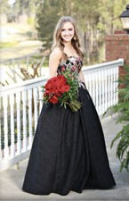 BLACK APPLIQUE BALL GOWN - Dress Size 00  598 Mac Duggal