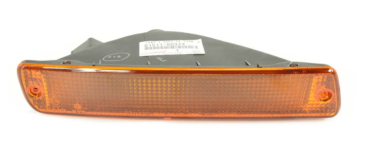 Toyota Genuine OEM Front RH Turn Signal Lens 81511-60372