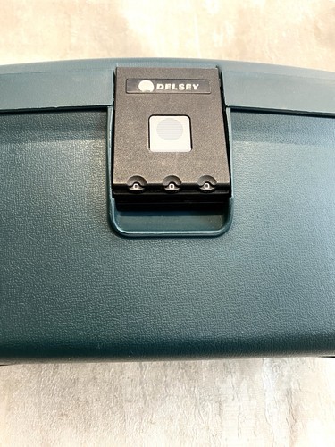 DELSEY DEEP GREEN ViNTAGE HARD VANiTY CASE with COMBiNATION LOCK USED BUT INTACT - Picture 6 of 9