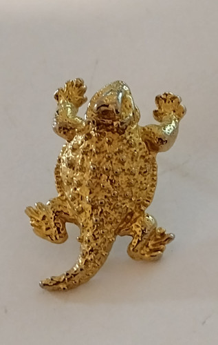Lizard Toad Gold Toned Figure Tack Pin