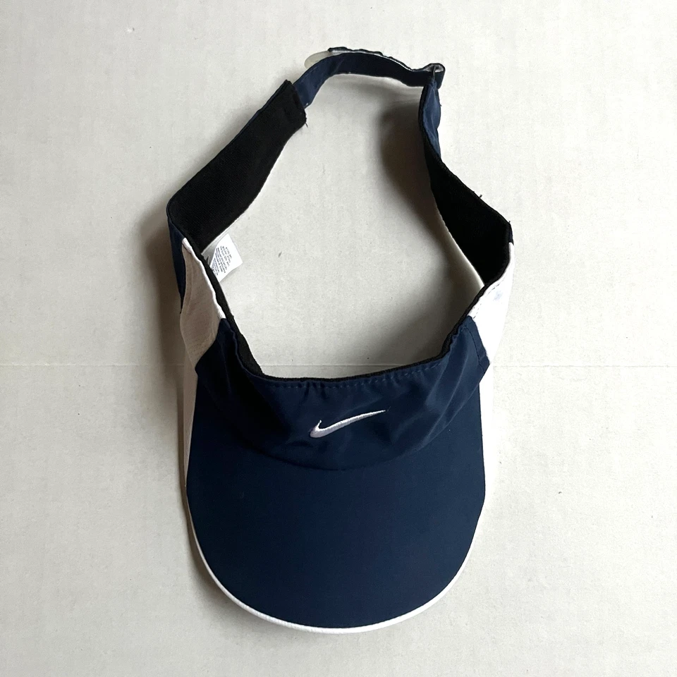 Chapéu viseira seca vintage anos 80 90 Nike Fit prata etiqueta alça azul marinho branco - Imagem 4 de 4