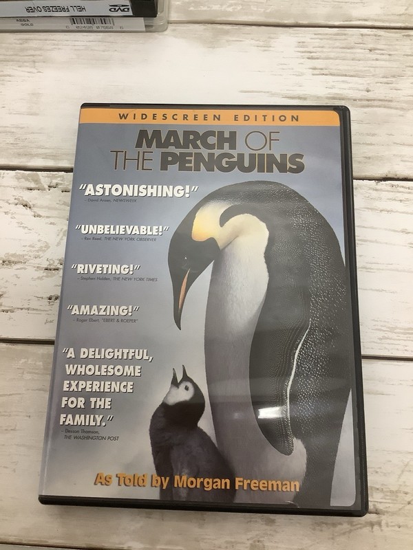 March of the Penguins: An Epic Journey of Survival and Love in Antarctica (2005)