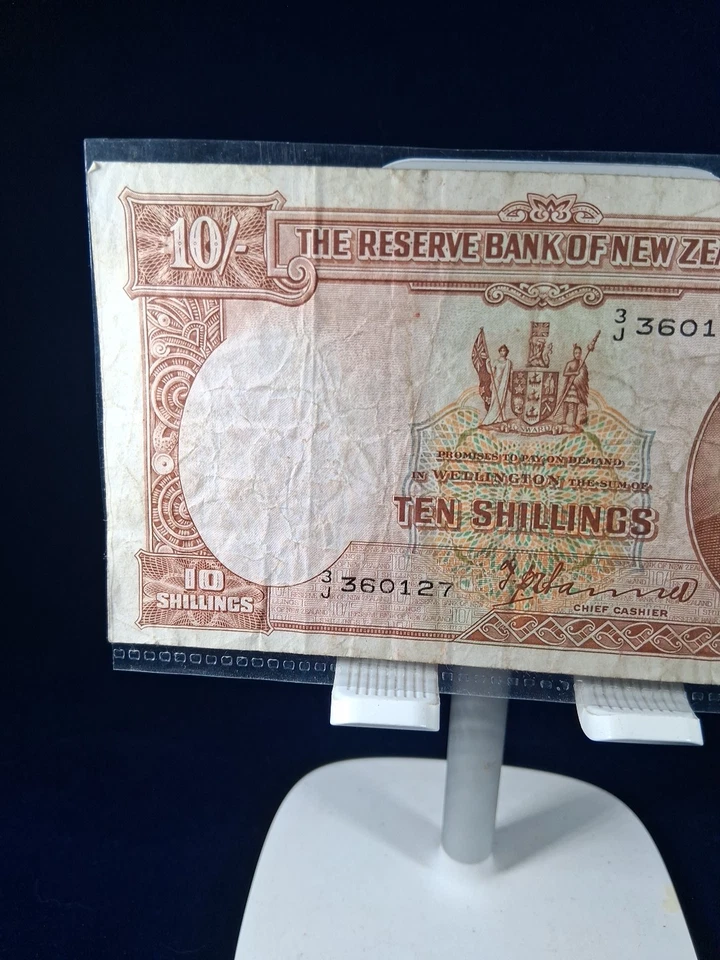 RARE 1940 NEW ZEALAND 10 SHILINGS WORLD WAR II PRE DECIMAL CURRENCY - Image 3 of 4