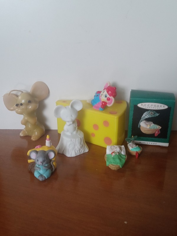 Lots of Mice, Kitsch Kitchen, Candle, Bisque 1975 Hallmark, Avon. Sri Lanka ++