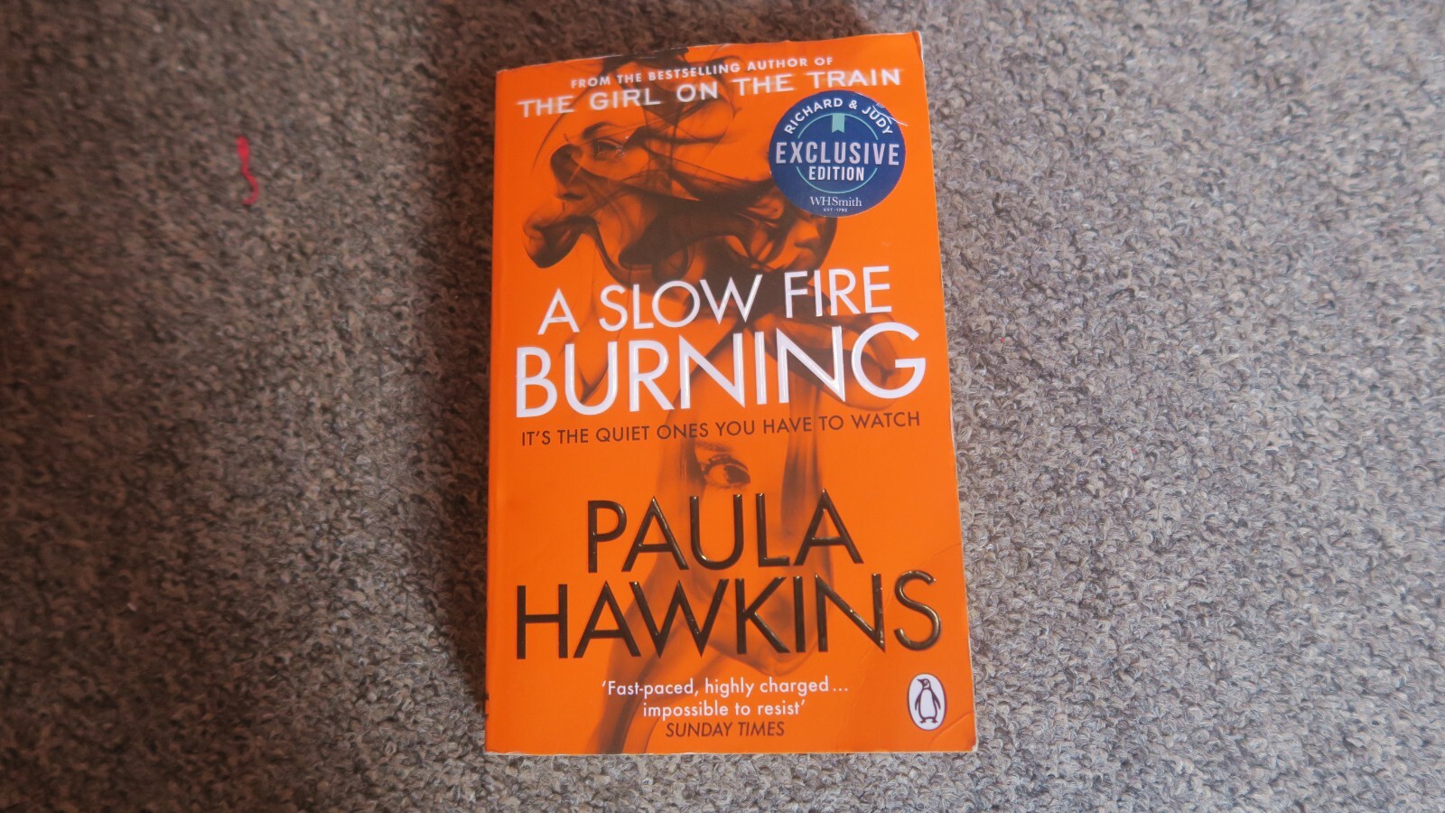 A Slow Fire Burning: The addictive n..., Hawkins, Paula