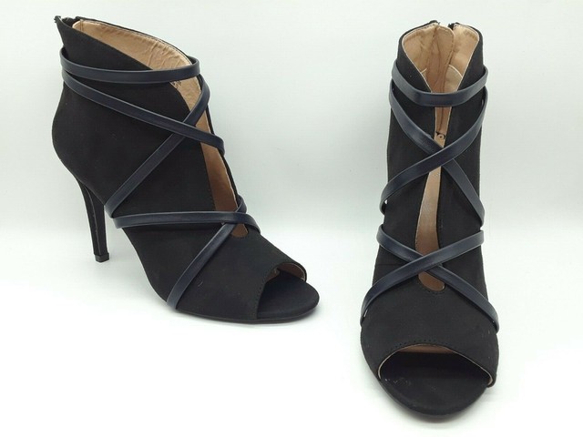 journee collection samara bootie