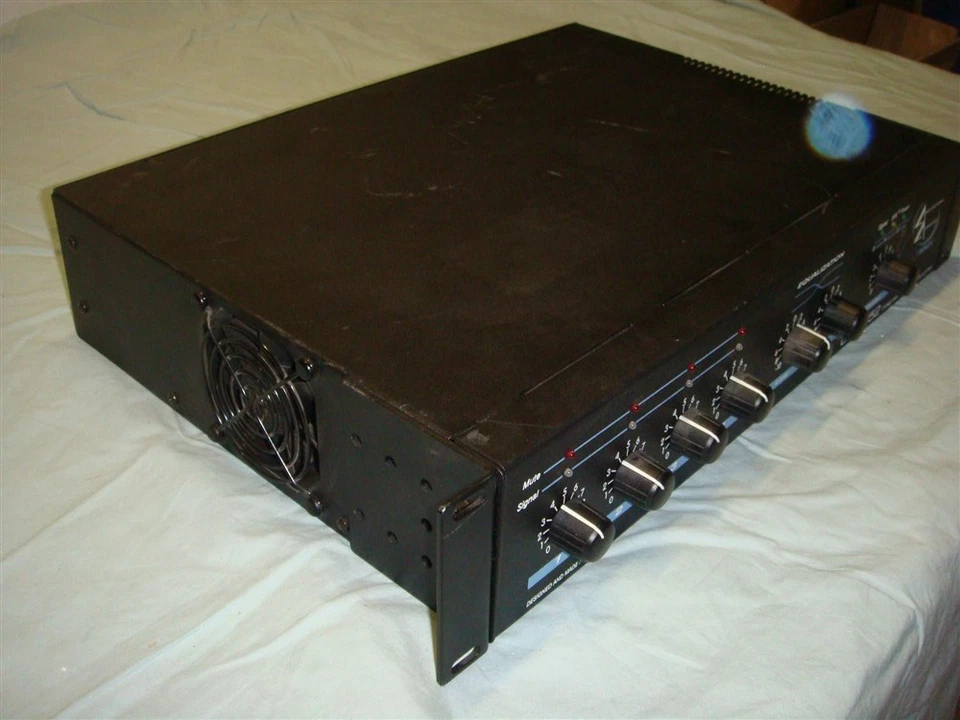 PEAVEY UMA 752 INTEGRATED MODULAR POWER AMPLIFIER -READ! - Image 2 of 4