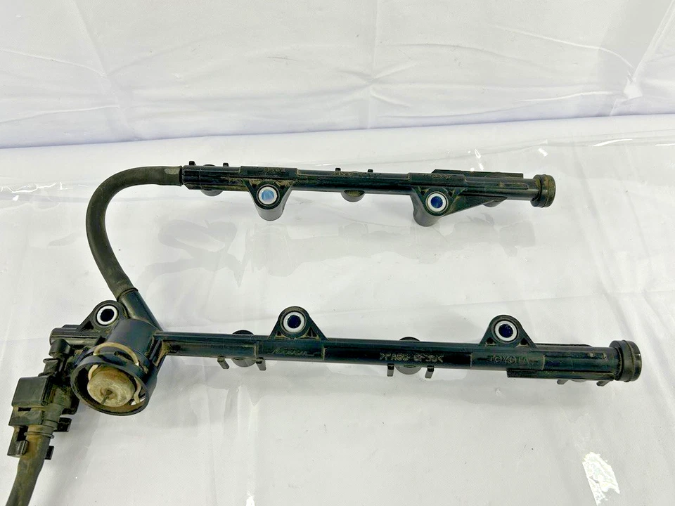 Toyota RAV4 2006-2011 3,5 L V6 riel de combustible/regulador de presión Foto 3 de 4